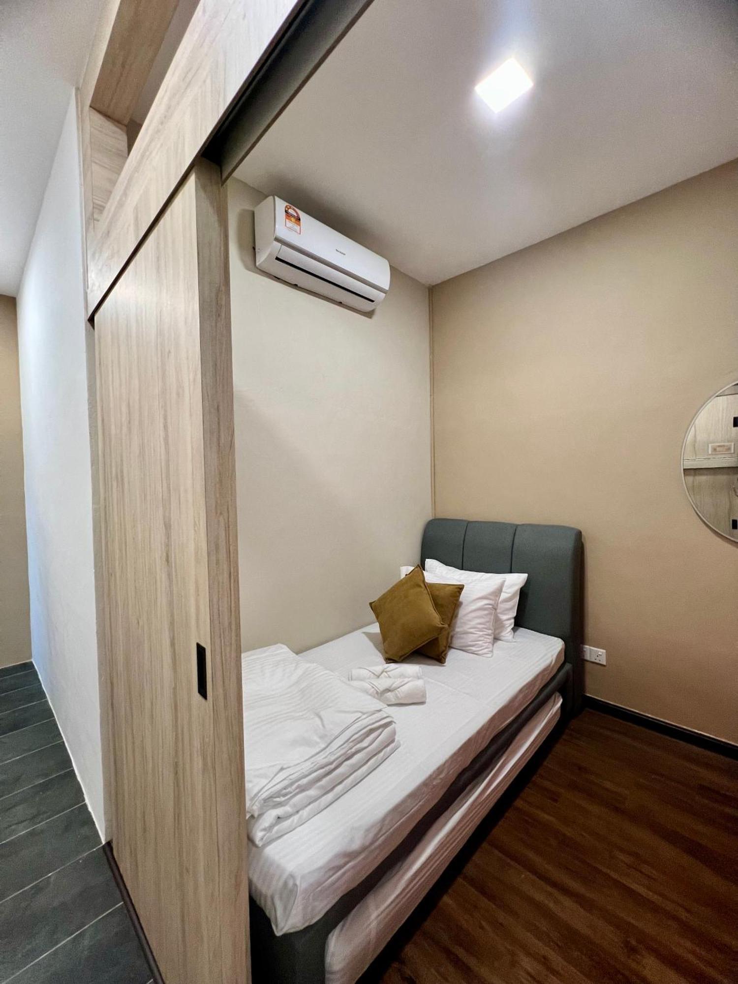 Rumah liburan Roxy Townhouse Deluxe 7 ,8 ,9, 10 ,11 ,12 Sematan